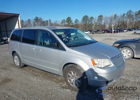 2010 Chrysler Town & Country Lx z USA, uszkodzony, nr VIN 2A4RR4DEXAR133232